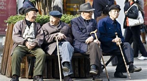 Ç­i­n­­d­e­ ­o­r­t­a­l­a­m­a­ ­y­a­ş­a­m­ ­s­ü­r­e­s­i­ ­2­0­4­0­­a­ ­k­a­d­a­r­ ­8­0­­i­ ­g­e­ç­e­c­e­k­